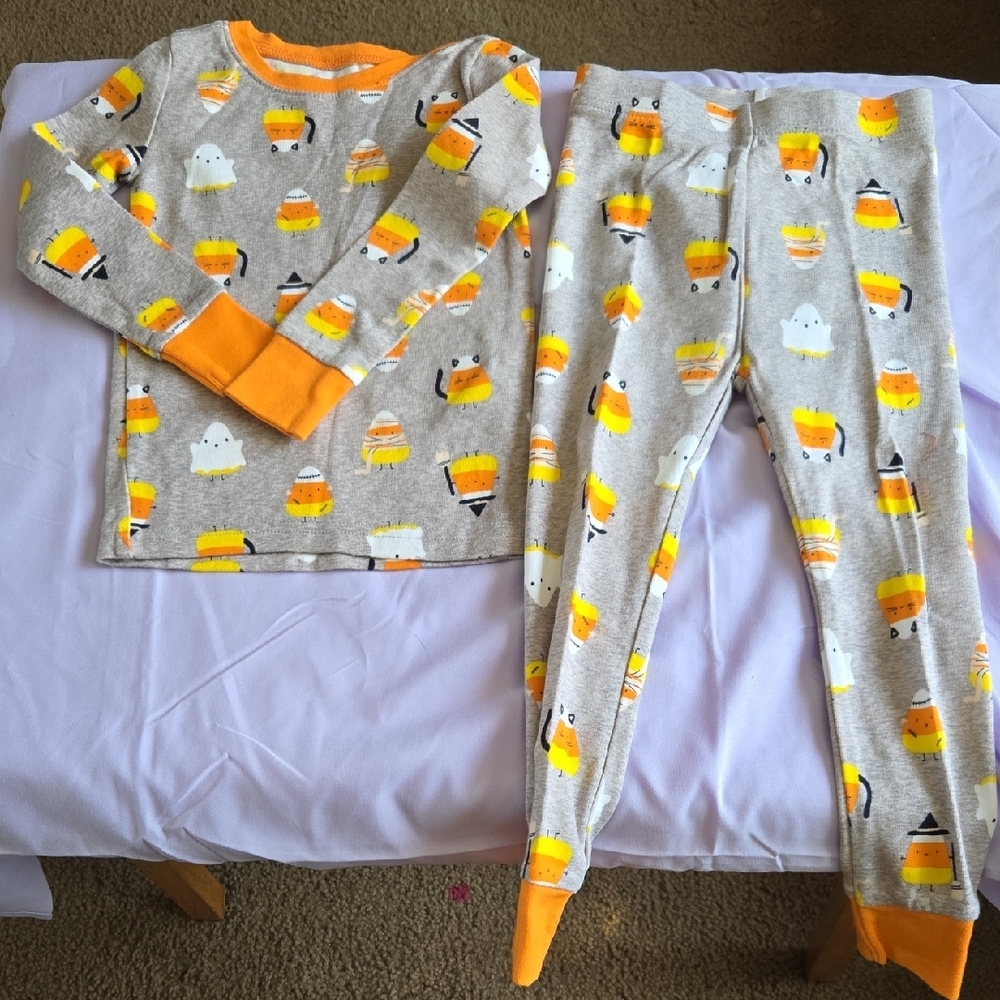 Old Navy Gray and Orange Pajama Set with Playful Duck Design